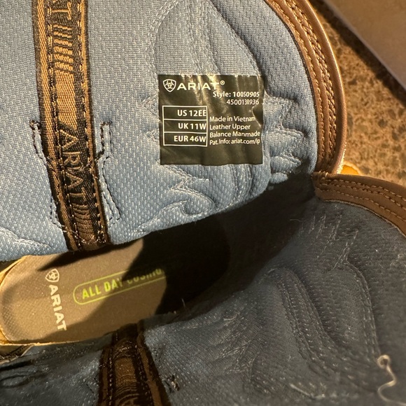 Men’s size 12EE Ariat boots. Worn once. - Picture 3 of 3